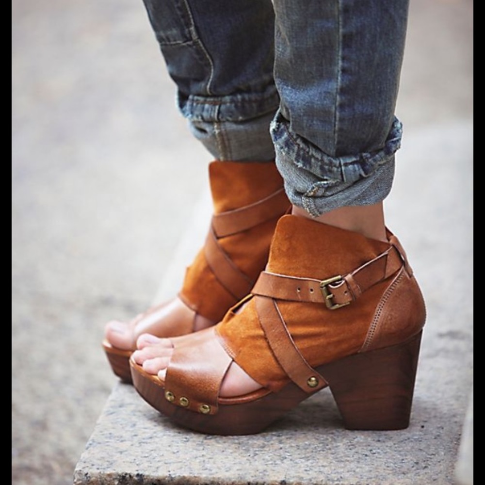 FREE PEOPLE RENDERING CLOGS EUC
